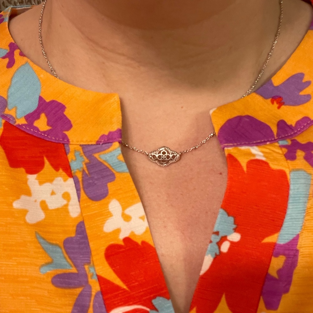 Kendra Scott Abbie filigree pendant